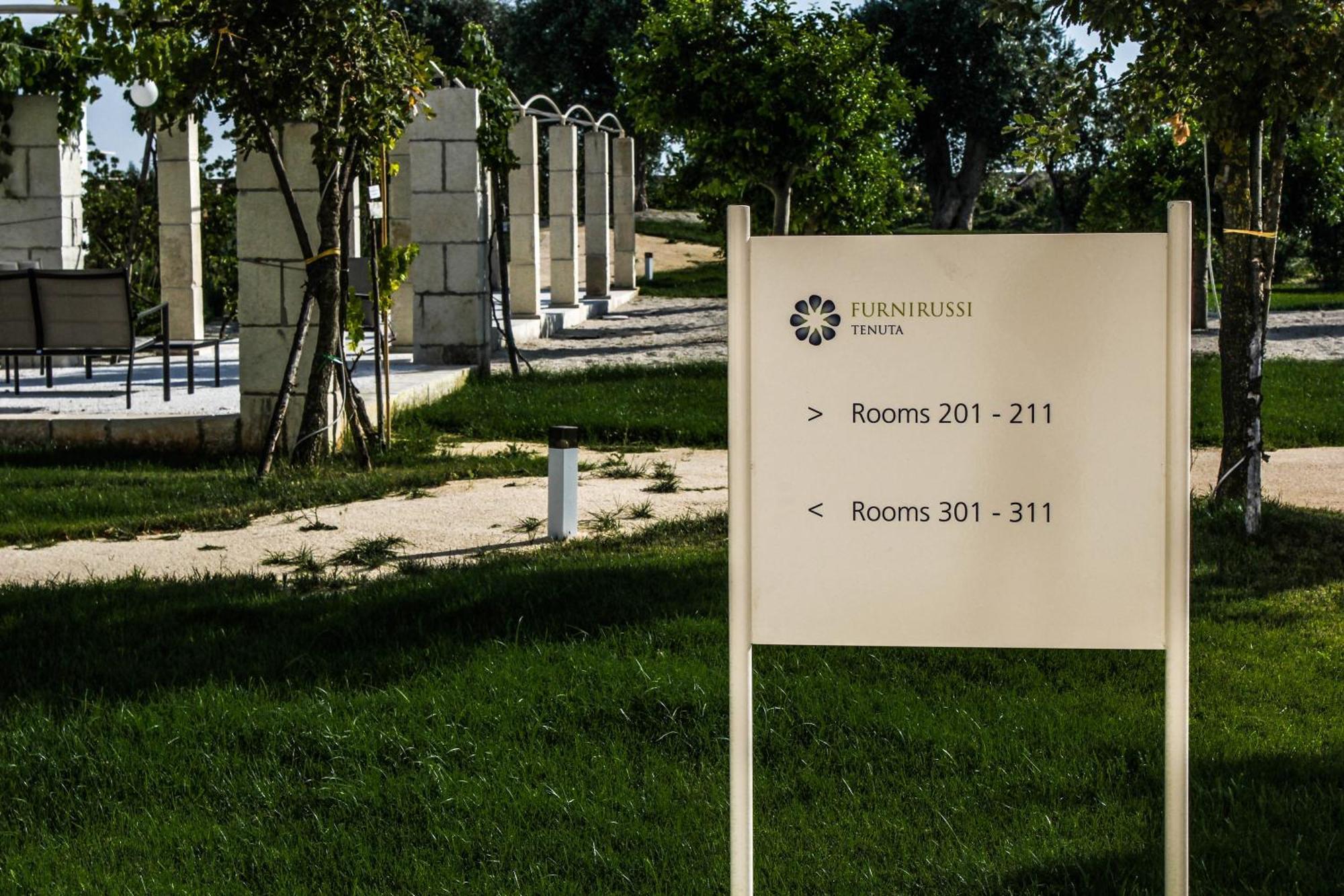 Furnirussi Tenuta Carpignano Salentino Esterno foto